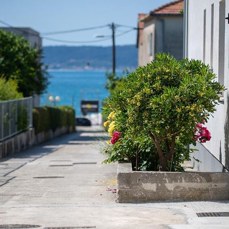 Apartments Lovor & Lavanda Kastela Exterior photo