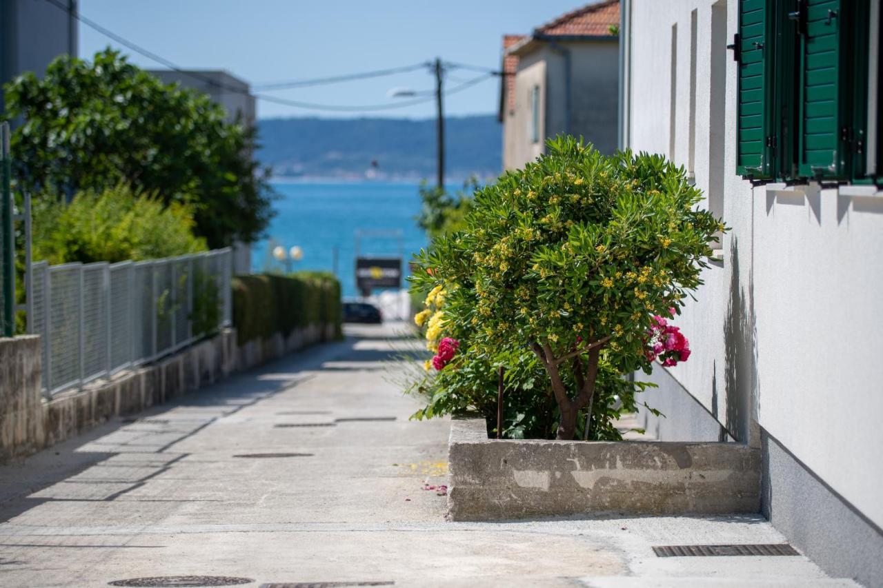 Apartments Lovor & Lavanda Kastela Exterior photo