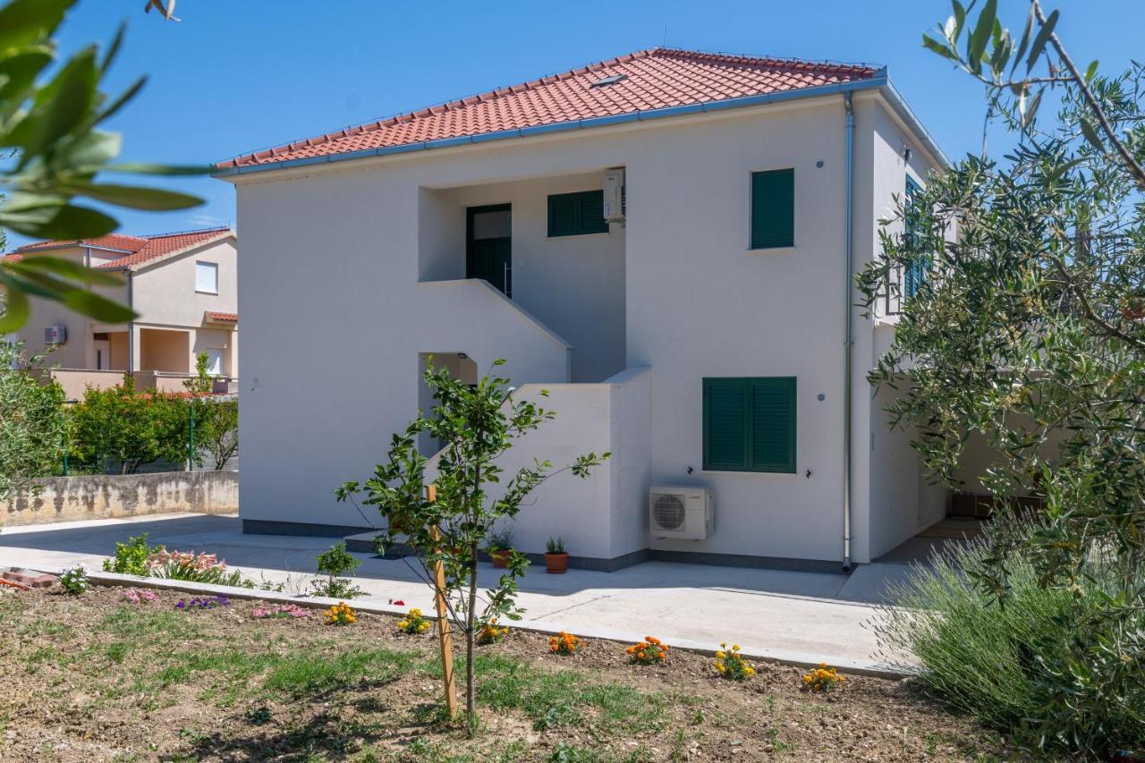 Apartments Lovor & Lavanda Kastela Exterior photo