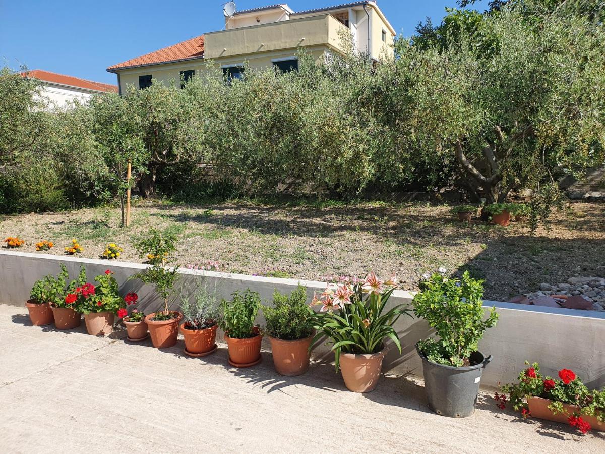 Apartments Lovor & Lavanda Kastela Exterior photo